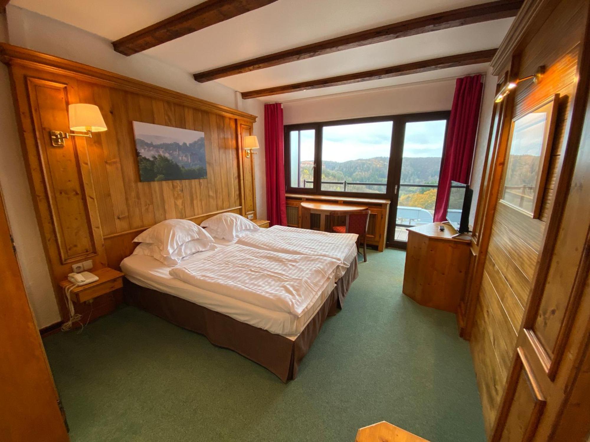 Hotel Restaurant Aux Trois Roses La Petite-Pierre Dış mekan fotoğraf